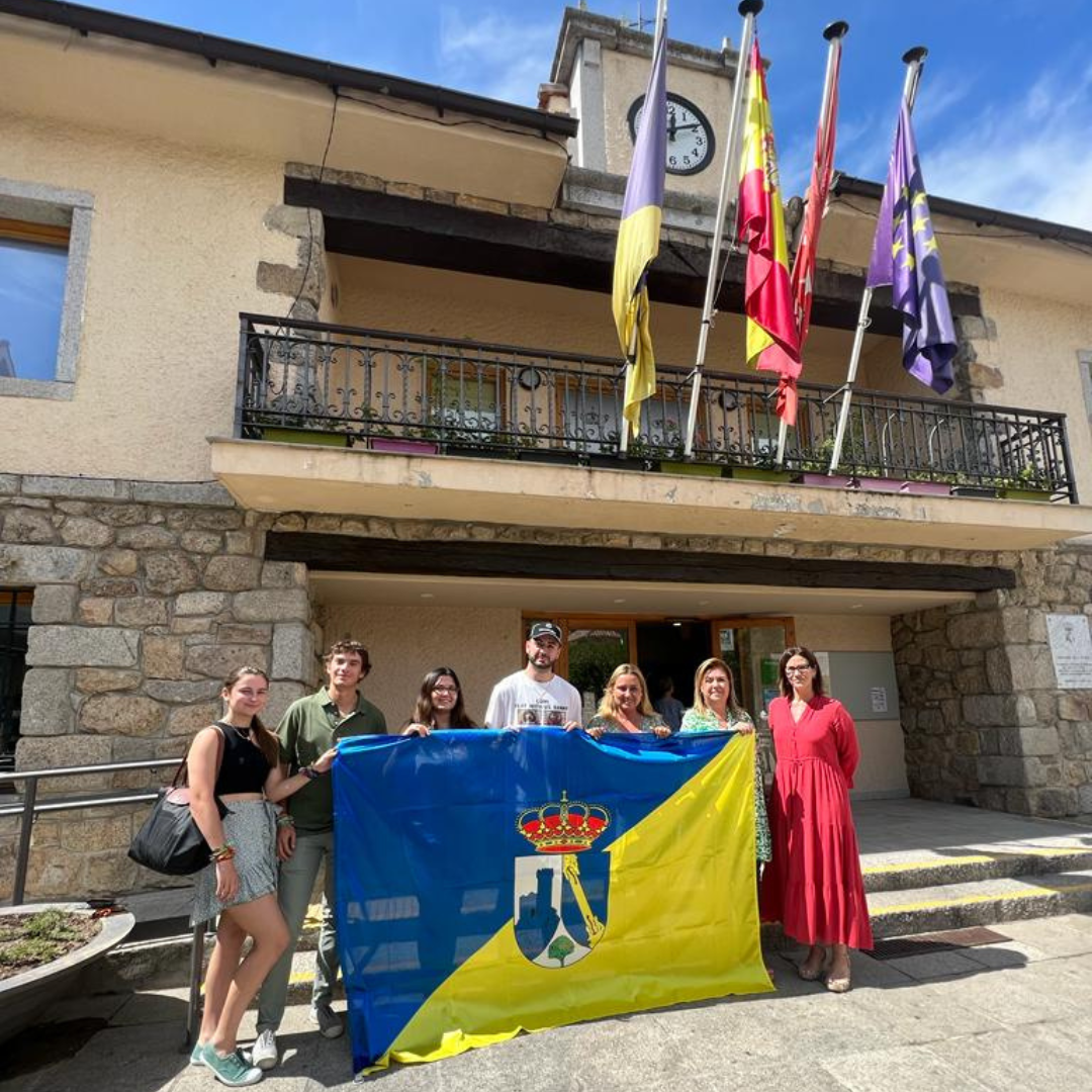 La alcaldesa de Torrelodones despide a los jóvenes que viajan a la JMJ