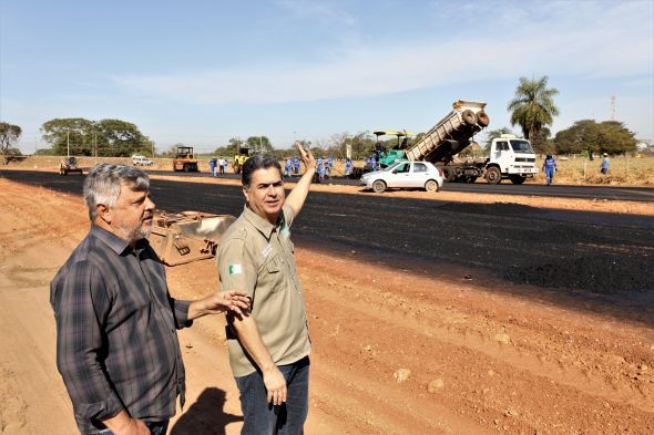 Prefeitura de Cuiab | Emocionado, prefeito de Cuiab vistoria trecho do Contorno Leste e destaca que obra representa um novo captulo na histria da cidade