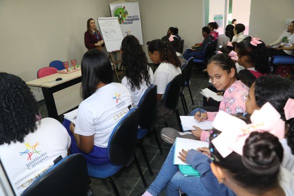 Prefeitura de Cuiab | Siminina prepara jovens para o mercado de trabalho em parceria com Instituto Canopus