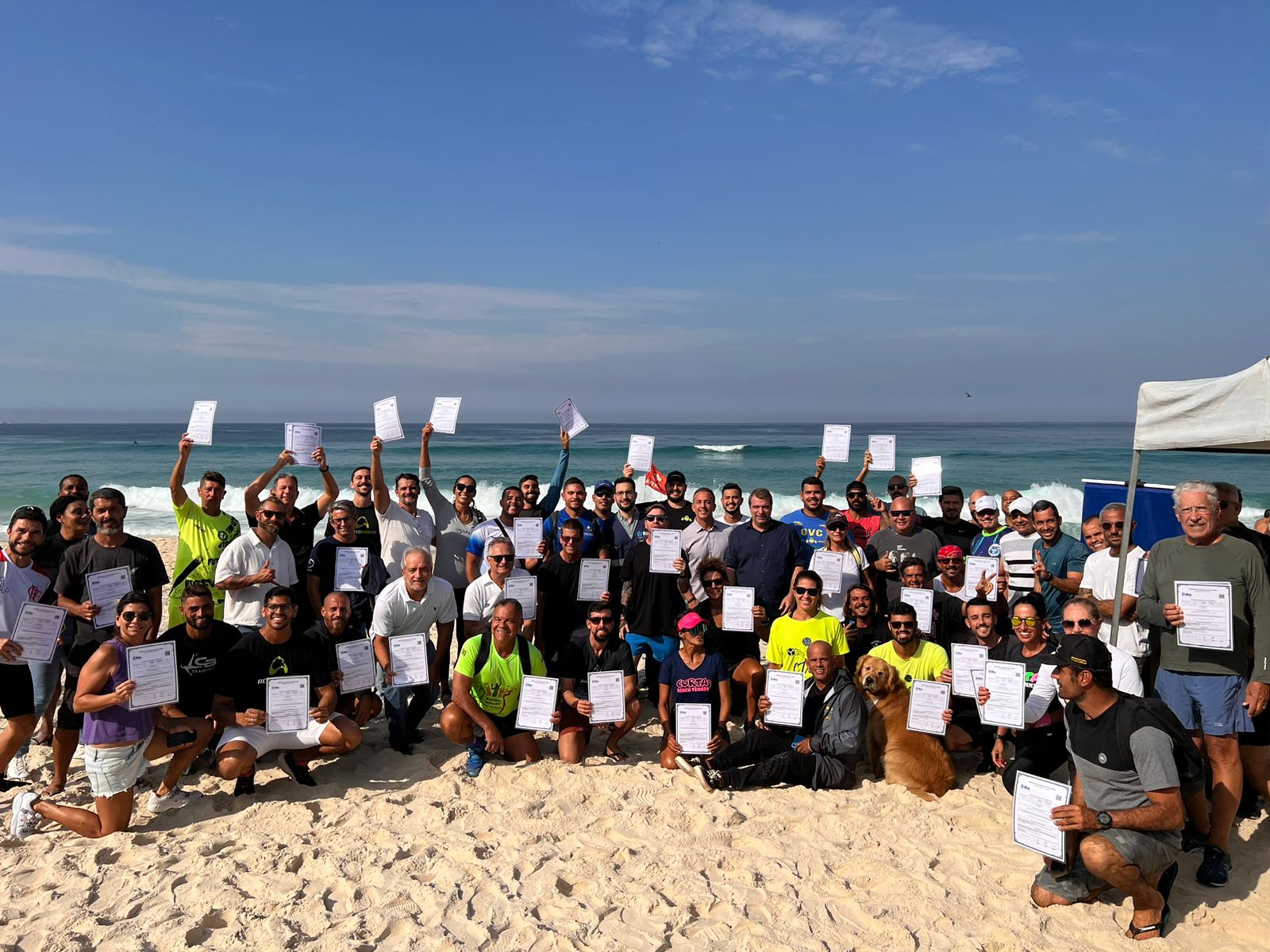 Secretaria Municipal de Esportes faz novas entregas de alvarás para prática de esportes ao ar livre na Barra da Tijuca - Prefeitura da Cidade do Rio de Janeiro