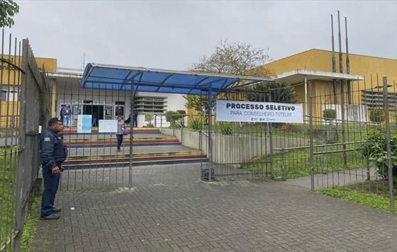 Eduardo Pimentel vota para escolher conselheiros tutelares de Curitiba