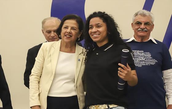 Eduardo Pimentel paraninfo em formatura de 120 novos aprendizes