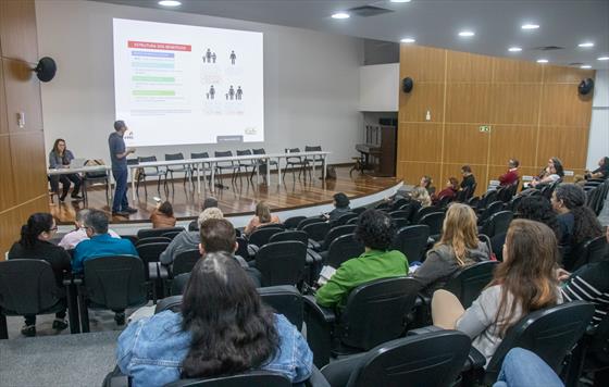 Importncia de conhecer o Cadastro nico tema de reunio do CMAS
