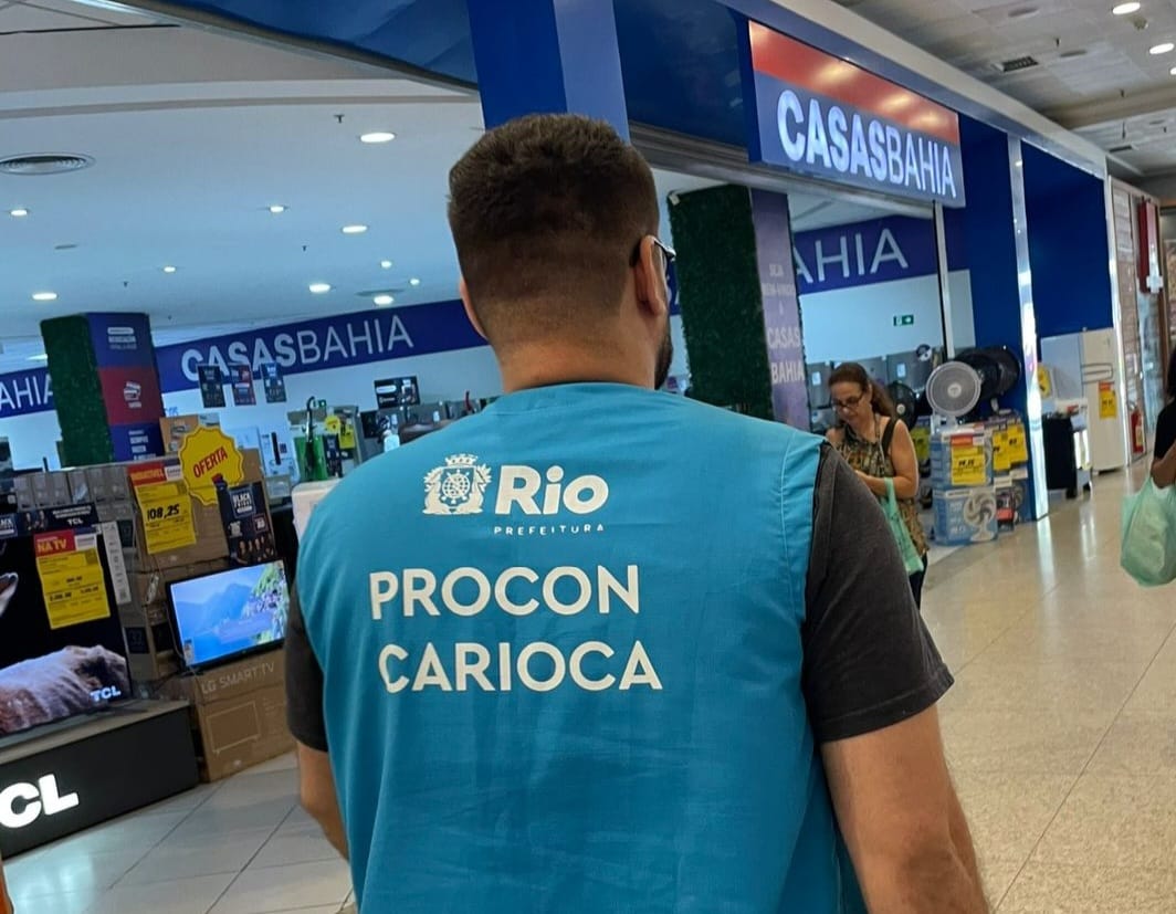 Procon Carioca encontra irregularidades e notifica 12 lojas em shoppings na semana da Black Friday - Prefeitura da Cidade do Rio de Janeiro