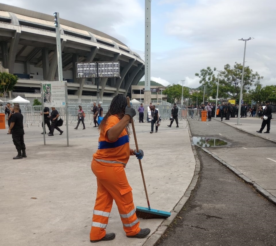 Comlurb prepara operação especial de limpeza para show da cantora Ivete Sangalo no Maracanã - Prefeitura da Cidade do Rio de Janeiro