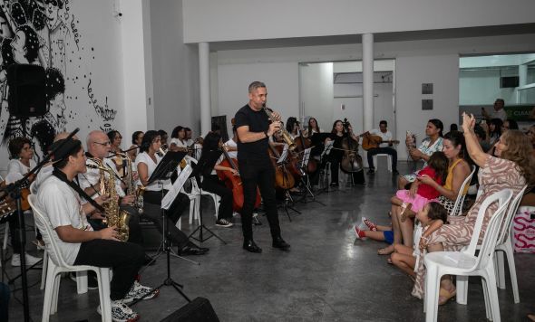 Prefeitura de Cuiab | Alunos do projeto Cuiab Sonoro encantam o pblico durante apresentao de encerramento das atividades de 2023