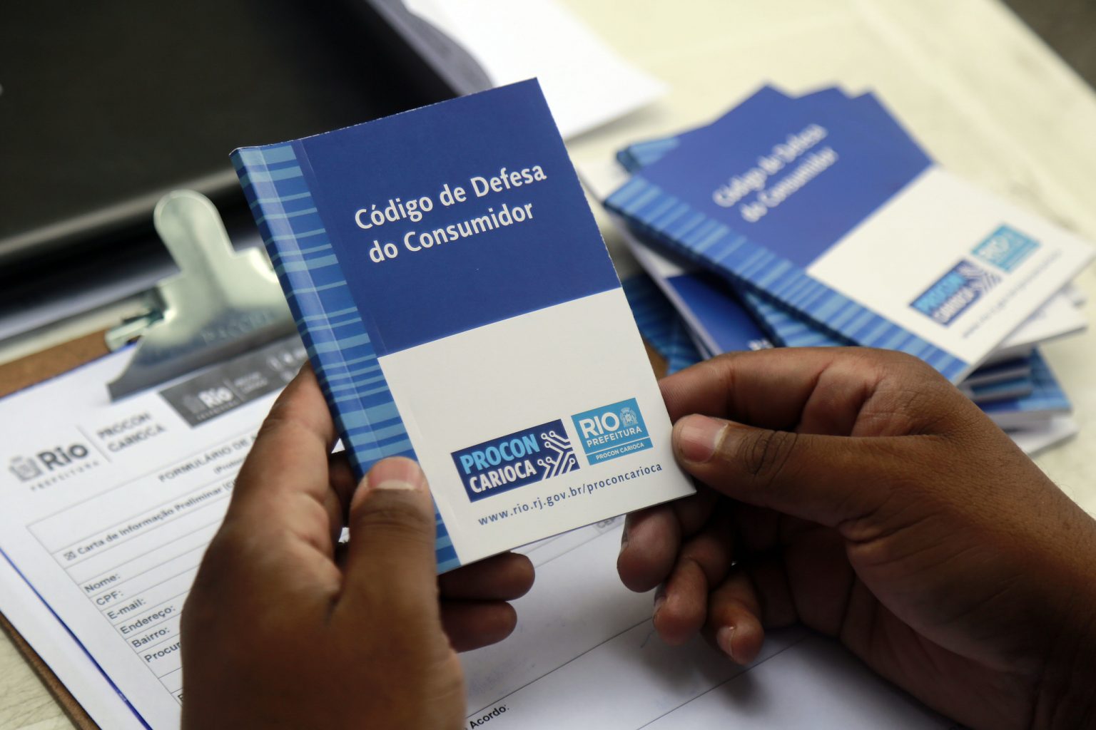 Procon Carioca realiza pesquisa de preços em lojas online e constata aumentos que pesam no bolso do consumidor - Prefeitura da Cidade do Rio de Janeiro