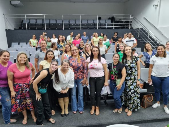 Prefeitura de Cuiab | Candidatos convocados no Processo Seletivo comparecem Secretaria de Educao para entrega de documentos e atribuio