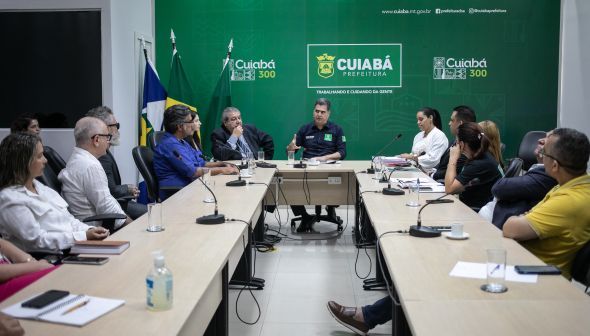 Prefeitura de Cuiab | Prefeitura de Cuiab e MP unem esforos para atender famlias de venezuelanos indgenas da Etnia Warao na capital