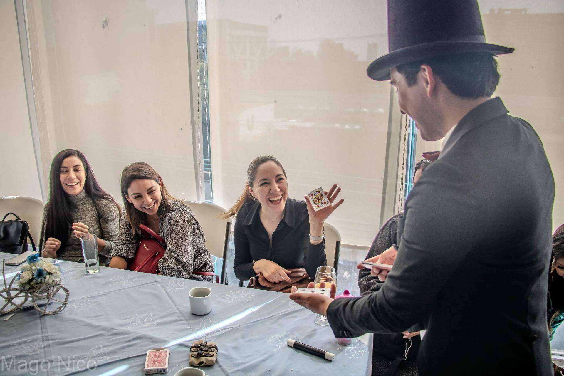 El Mago Nico Aguilar realiza espectáculos de magia para cualquier tipo de evento