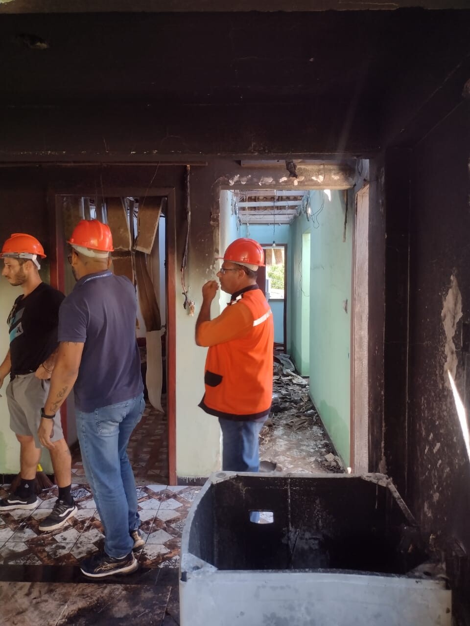 Defesa Civil interdita kitnets após incêndio no bairro Vila Verde